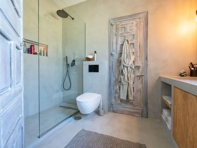 Stunning One-Level Ibiza style Villa in Prestigious Hacienda Las Chapas, Marbella East