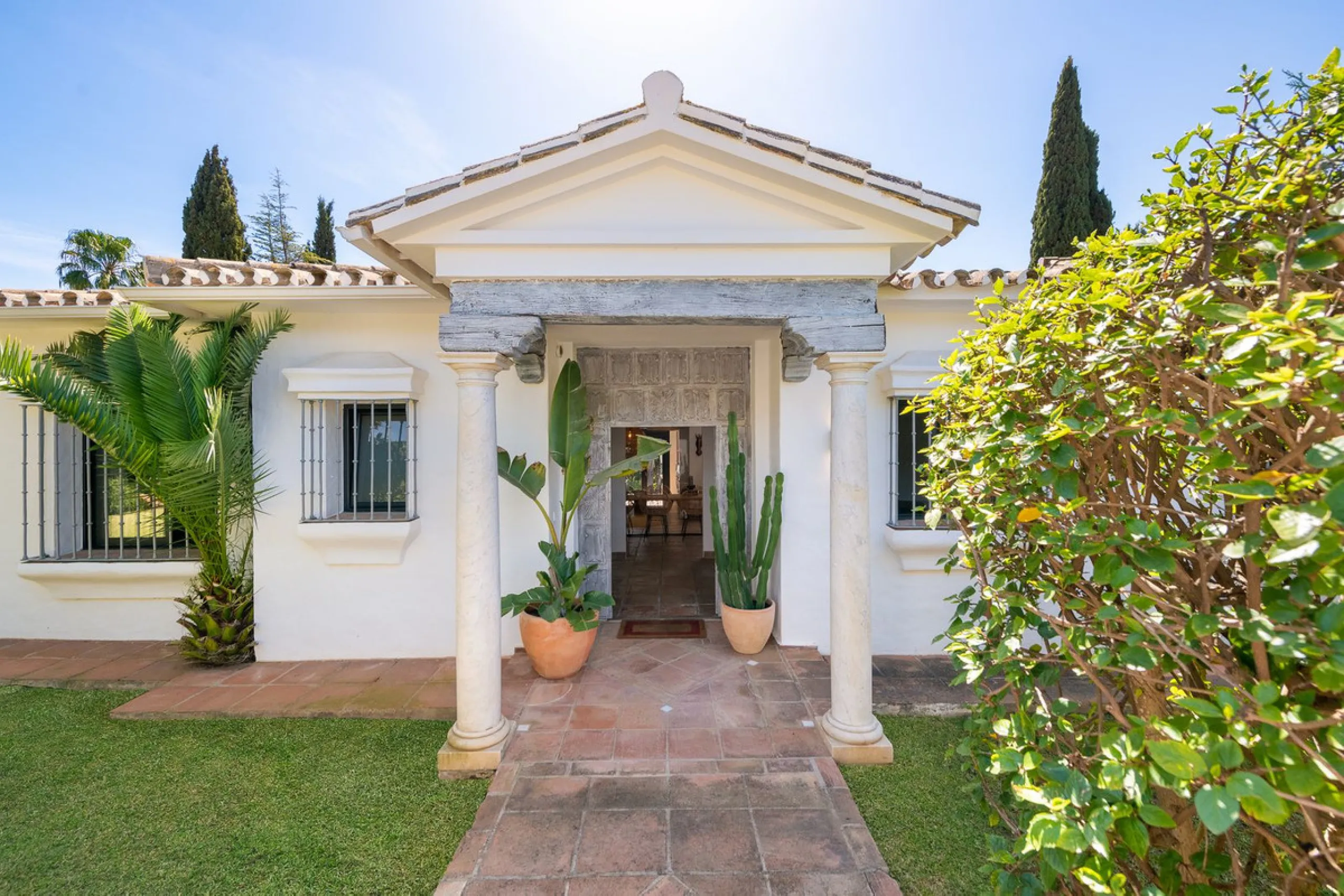 Stunning One-Level Ibiza style Villa in Prestigious Hacienda Las Chapas, Marbella East
