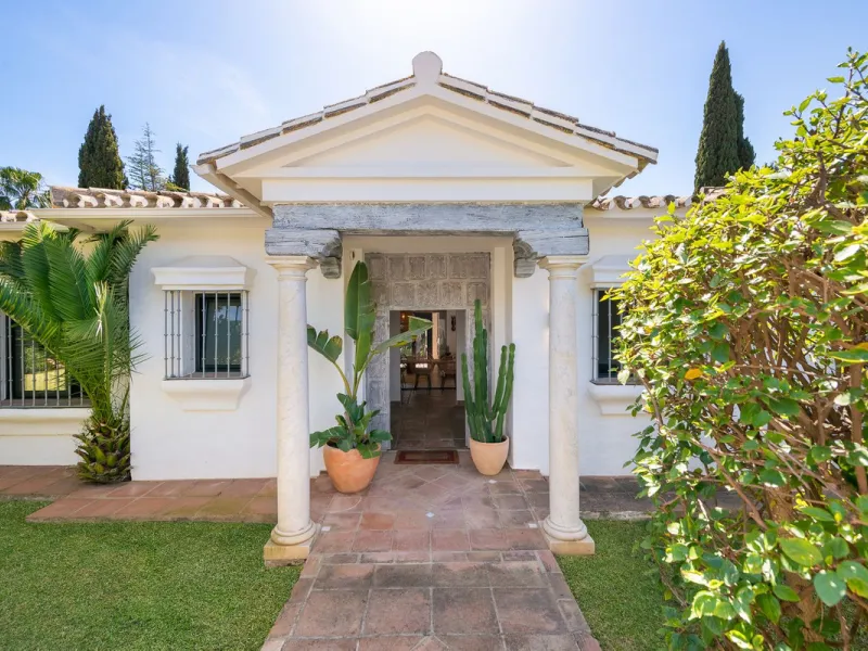 Stunning One-Level Ibiza style Villa in Prestigious Hacienda Las Chapas, Marbella East