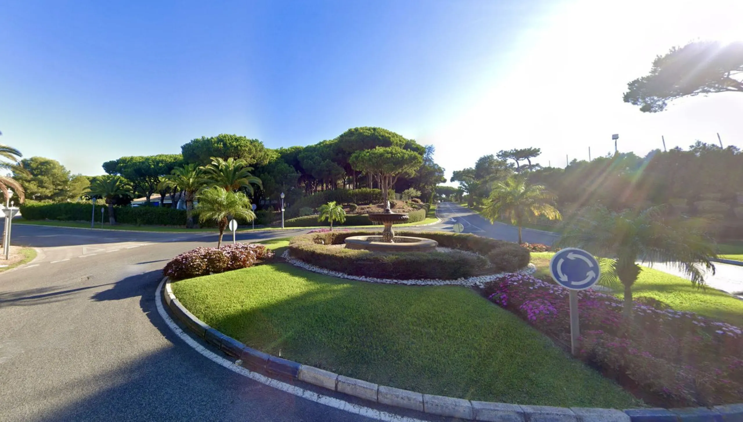 Stunning One-Level Ibiza style Villa in Prestigious Hacienda Las Chapas, Marbella East