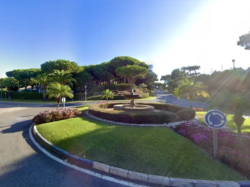 Stunning One-Level Ibiza style Villa in Prestigious Hacienda Las Chapas, Marbella East