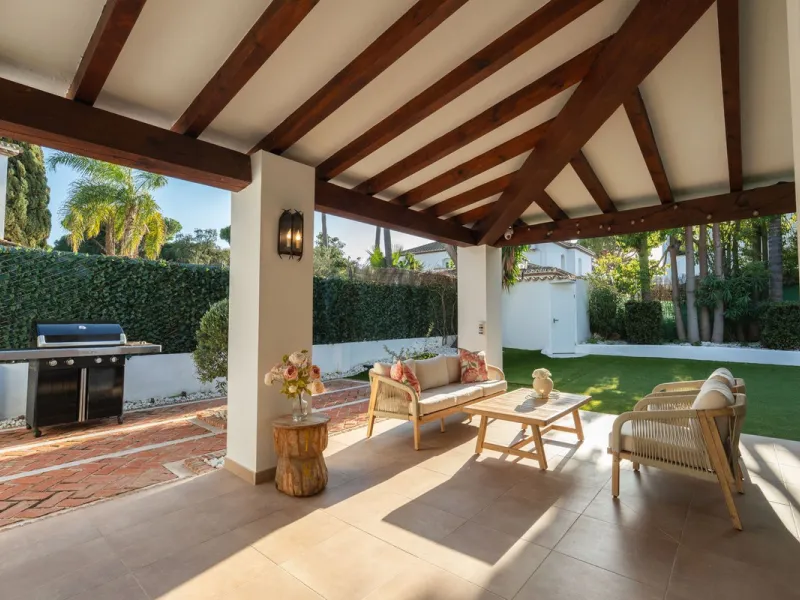 Exclusive Detached Beachside Villa - renovated in 2021