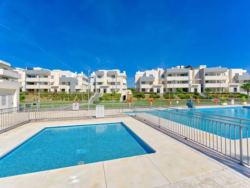 This beautiful ground-floor apartment is located in the highly sought-after Serenity Views in Estepona. Featuring 3 bedrooms, 2 bathrooms (one en-suite), and a spacious open-plan living, dining, and kitchen area, it is perfect for families or those seekin