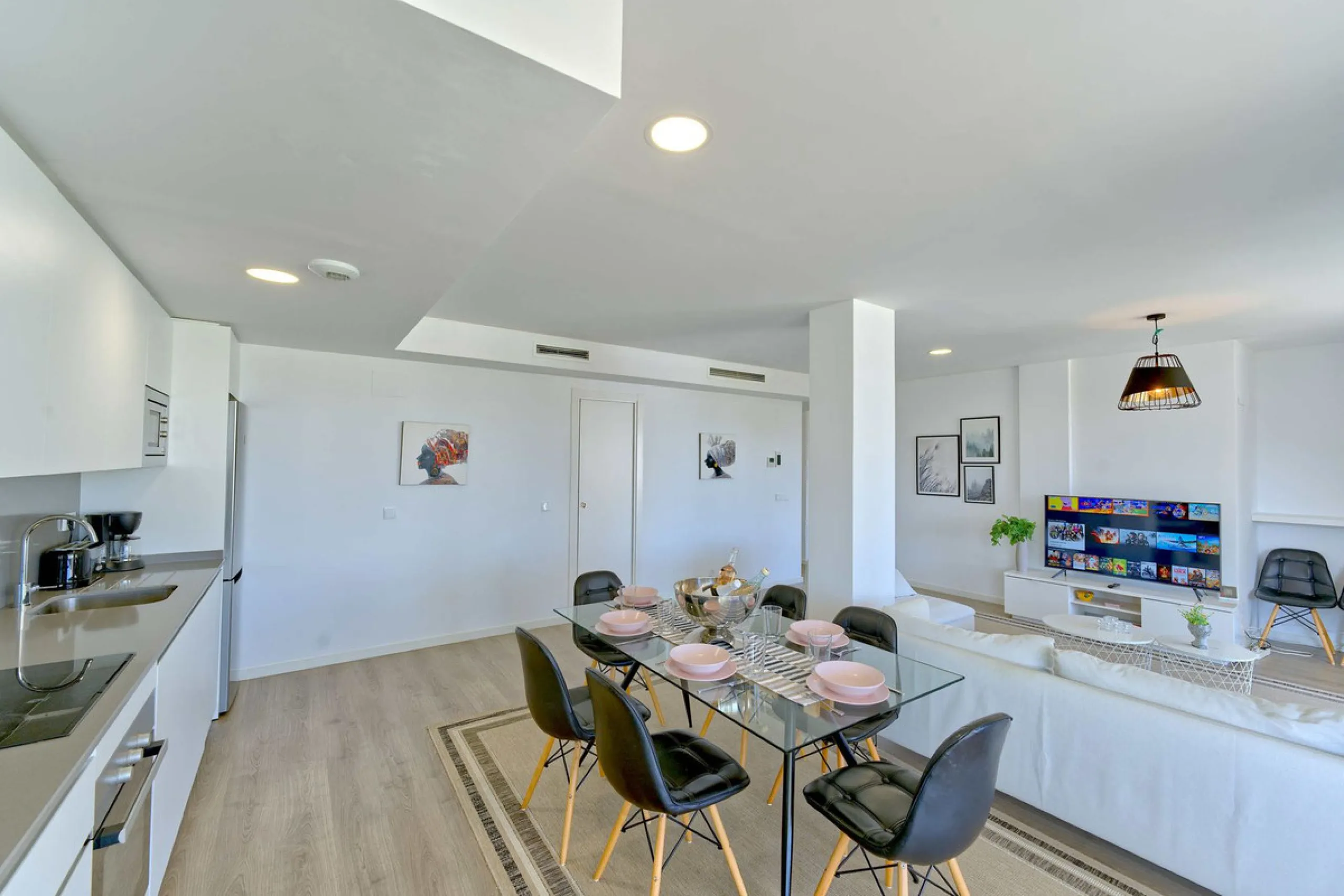 This beautiful ground-floor apartment is located in the highly sought-after Serenity Views in Estepona. Featuring 3 bedrooms, 2 bathrooms (one en-suite), and a spacious open-plan living, dining, and kitchen area, it is perfect for families or those seekin