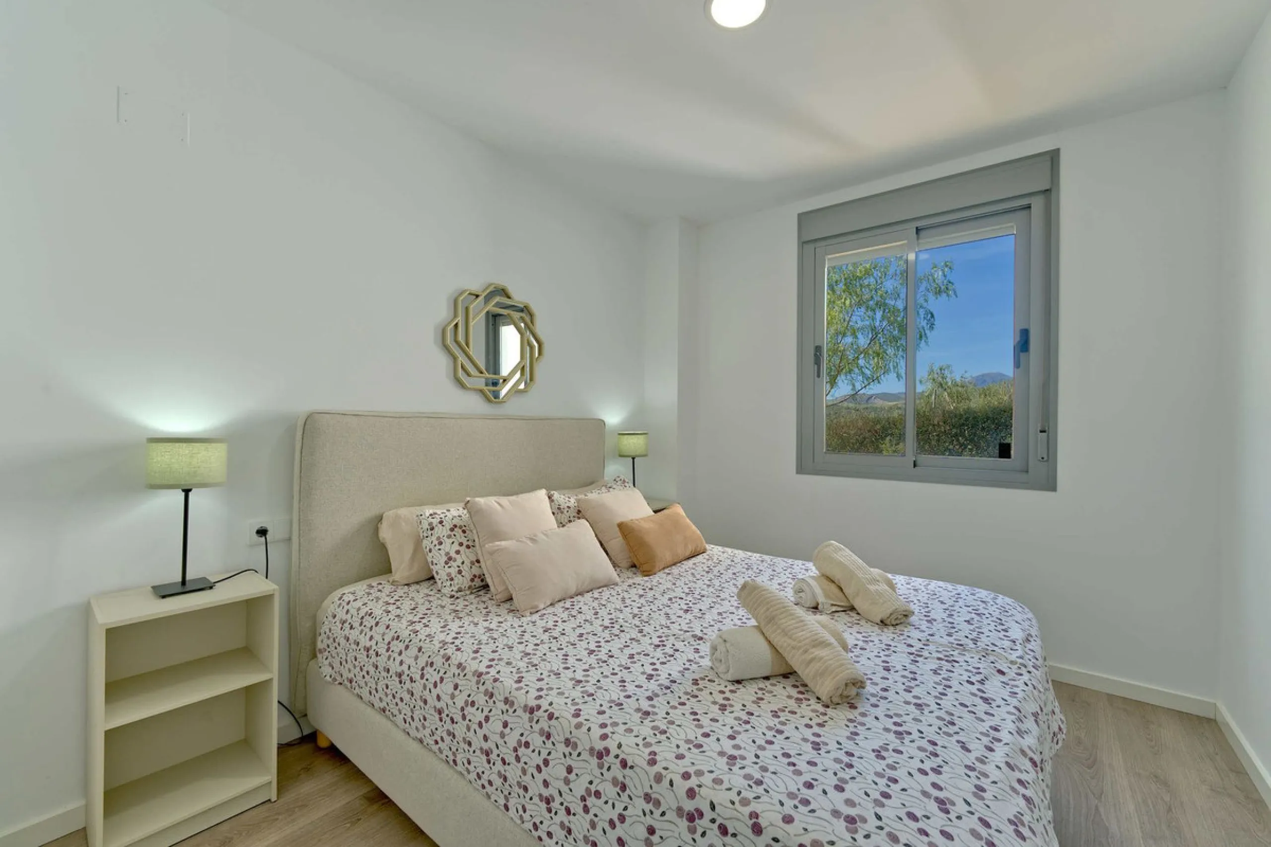 This beautiful ground-floor apartment is located in the highly sought-after Serenity Views in Estepona. Featuring 3 bedrooms, 2 bathrooms (one en-suite), and a spacious open-plan living, dining, and kitchen area, it is perfect for families or those seekin