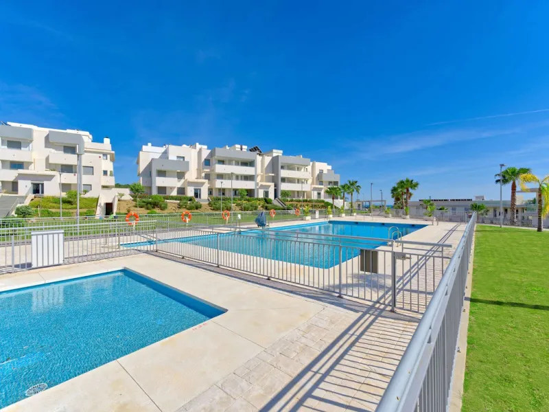 This beautiful ground-floor apartment is located in the highly sought-after Serenity Views in Estepona. Featuring 3 bedrooms, 2 bathrooms (one en-suite), and a spacious open-plan living, dining, and kitchen area, it is perfect for families or those seekin