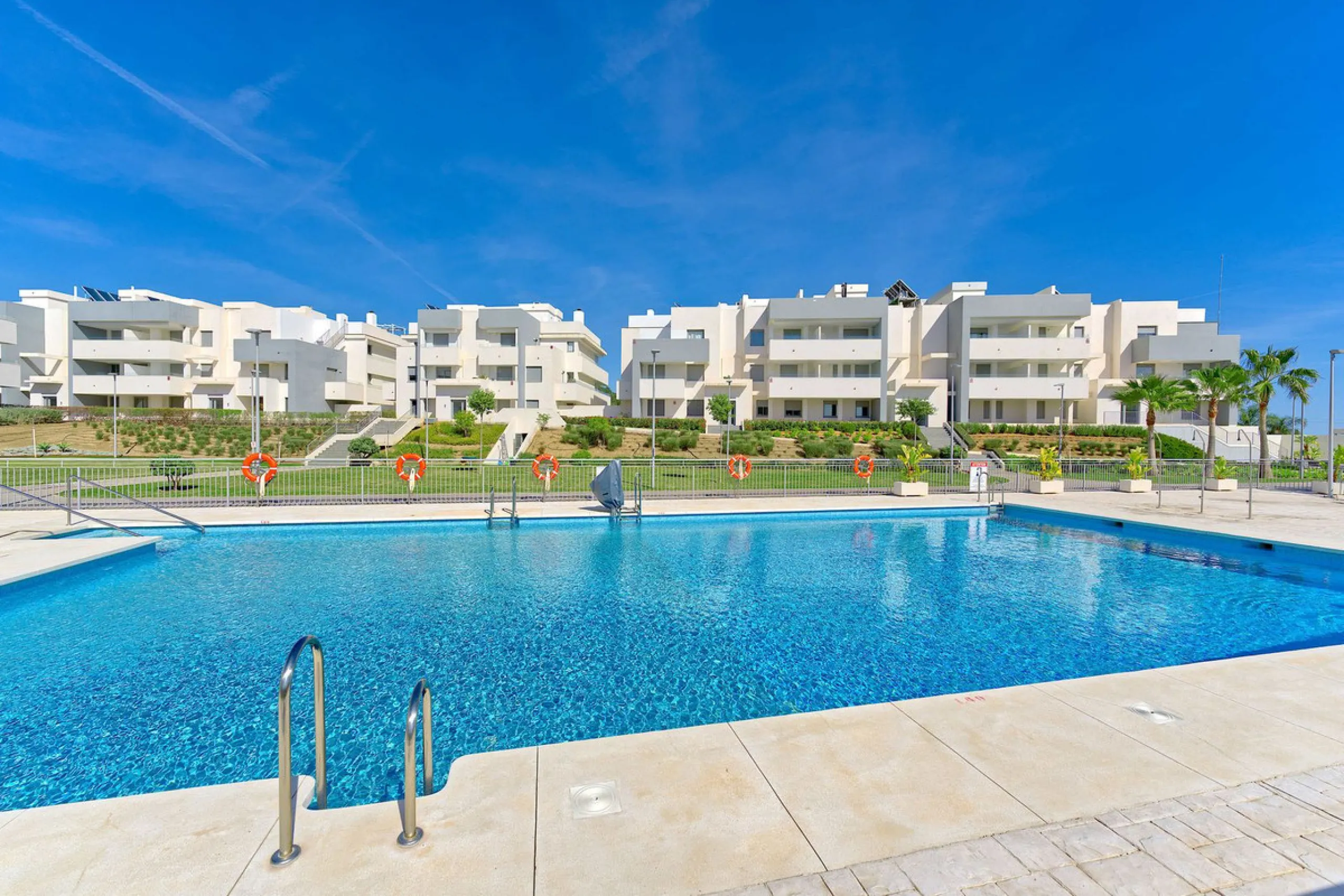 This beautiful ground-floor apartment is located in the highly sought-after Serenity Views in Estepona. Featuring 3 bedrooms, 2 bathrooms (one en-suite), and a spacious open-plan living, dining, and kitchen area, it is perfect for families or those seekin