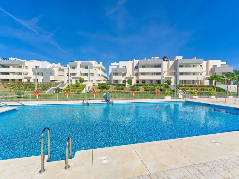 This beautiful ground-floor apartment is located in the highly sought-after Serenity Views in Estepona. Featuring 3 bedrooms, 2 bathrooms (one en-suite), and a spacious open-plan living, dining, and kitchen area, it is perfect for families or those seekin