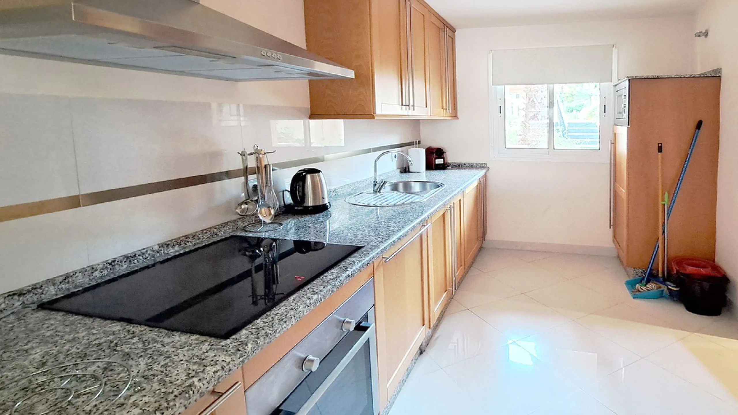Apartment - Middle Floor Apartment в продаже в Marbella, Málaga. В доме 2 спален и 2 ванных комнат. Площадь дома 88 м²