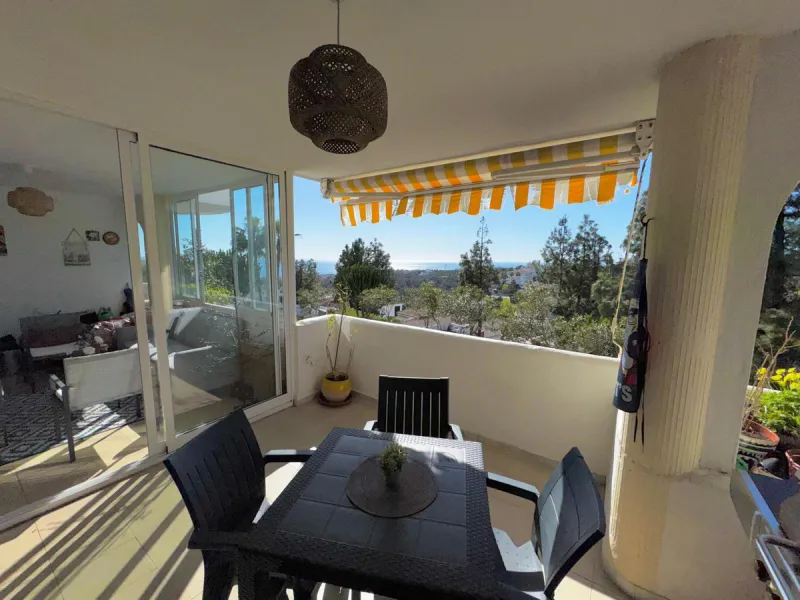 This fantastic two-bedroom, southwest-facing first-floor apartment in Calahonda offers beautiful sea views and an abundance of natural light throughout the day. The property features a bright and spacious living area complete with a charming fireplace, cr