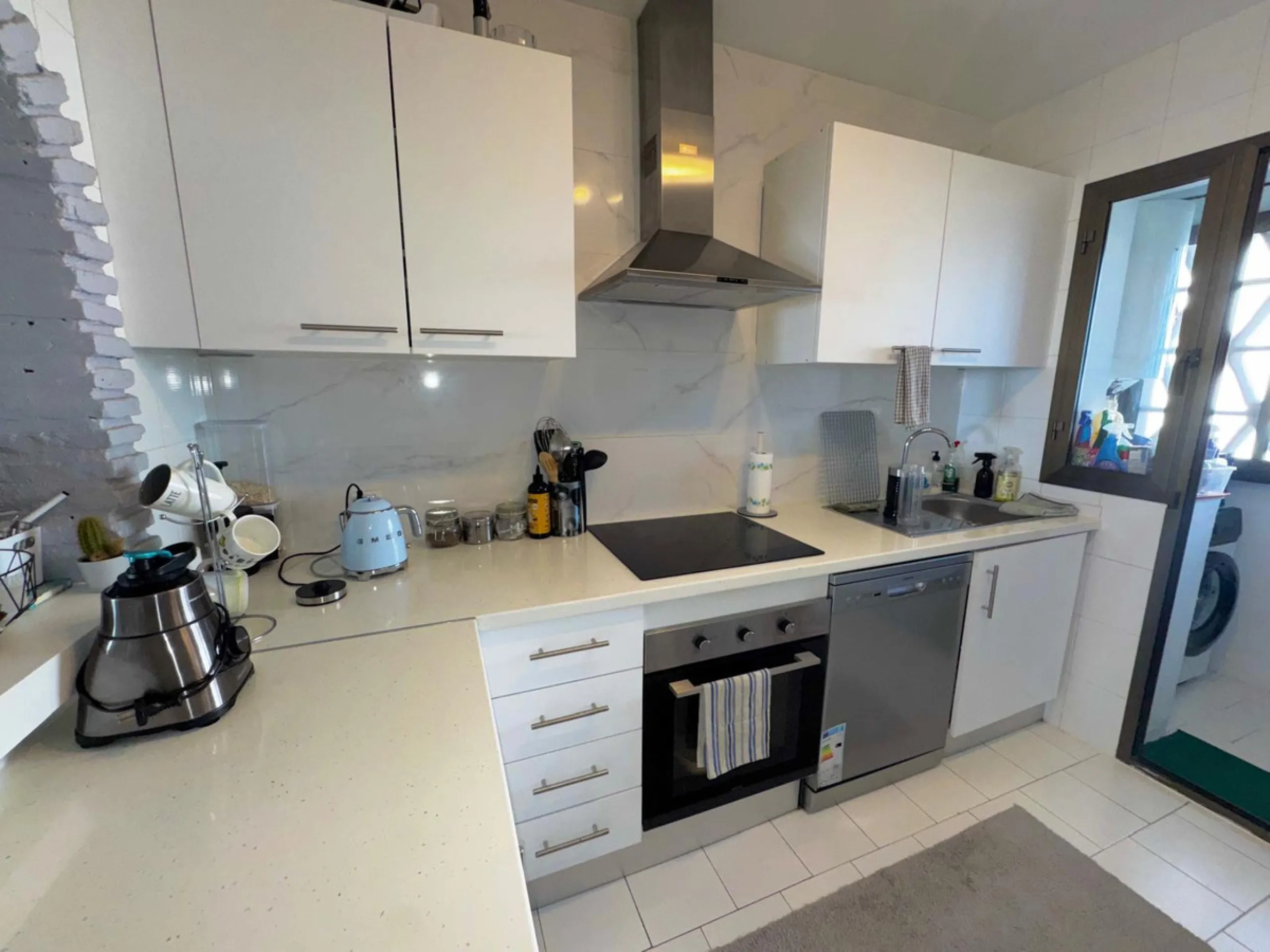 This fantastic two-bedroom, southwest-facing first-floor apartment in Calahonda offers beautiful sea views and an abundance of natural light throughout the day. The property features a bright and spacious living area complete with a charming fireplace, cr
