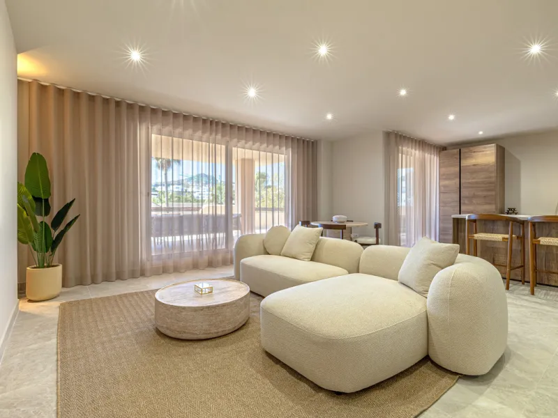 Located in the sought-after community of Las Lomas del Conde Luque, this beautifully positioned 2-bedroom, 2-bathroom apartment offers generous outdoor living, open views, and an unbeatable location close to amenities.