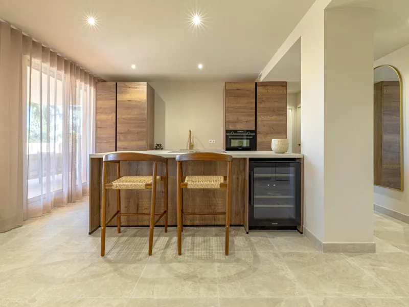 Located in the sought-after community of Las Lomas del Conde Luque, this beautifully positioned 2-bedroom, 2-bathroom apartment offers generous outdoor living, open views, and an unbeatable location close to amenities.