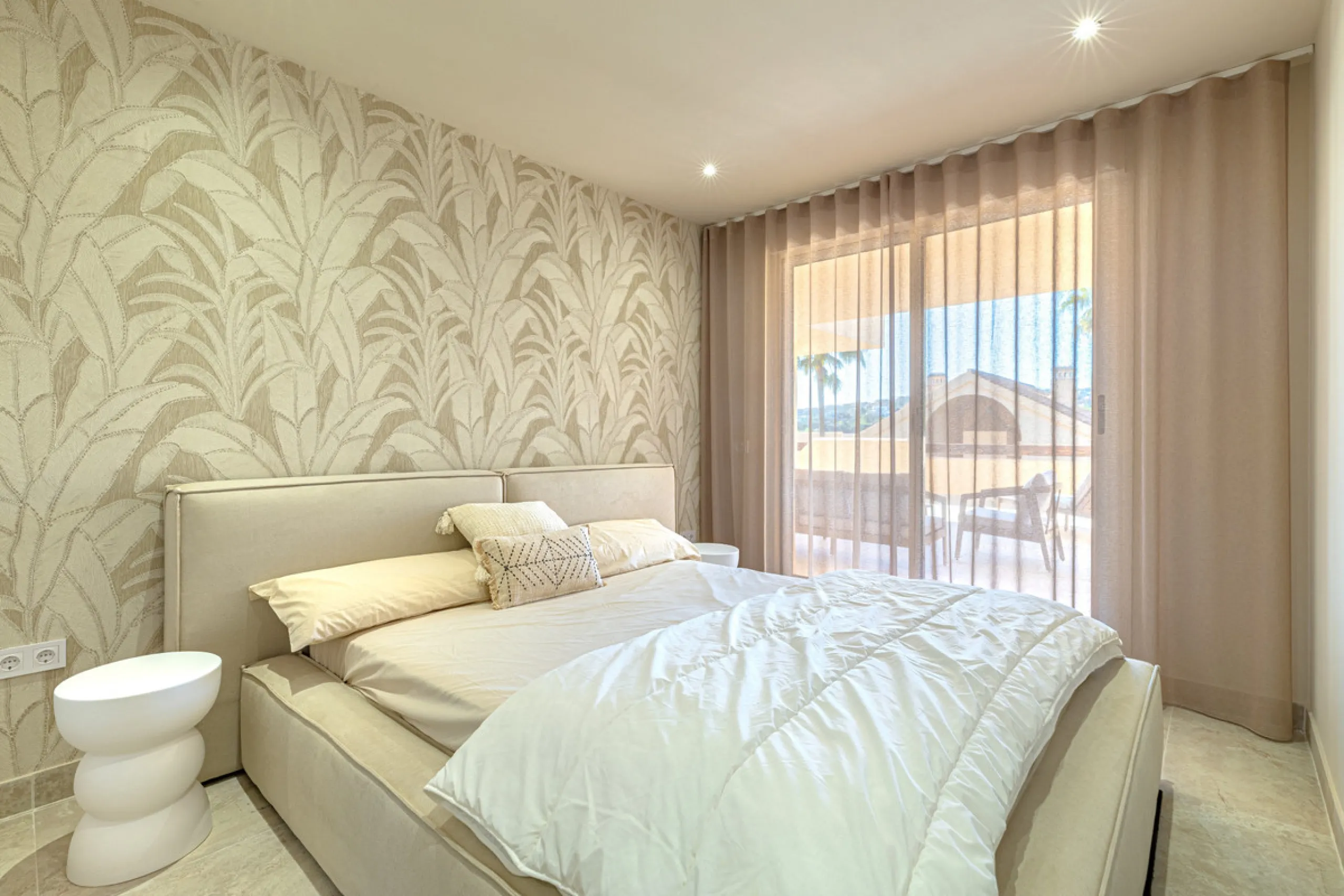 Located in the sought-after community of Las Lomas del Conde Luque, this beautifully positioned 2-bedroom, 2-bathroom apartment offers generous outdoor living, open views, and an unbeatable location close to amenities.