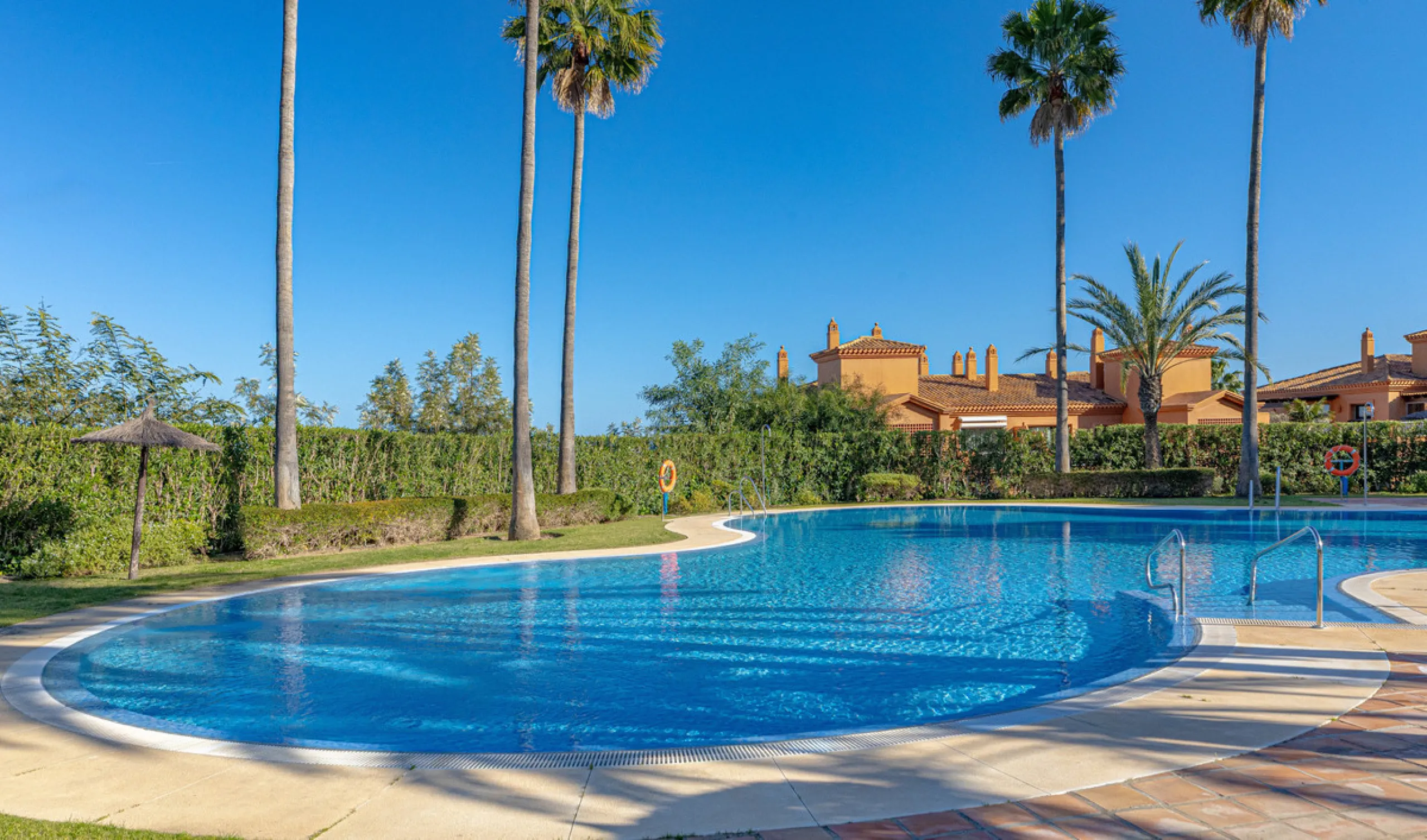Located in the sought-after community of Las Lomas del Conde Luque, this beautifully positioned 2-bedroom, 2-bathroom apartment offers generous outdoor living, open views, and an unbeatable location close to amenities.
