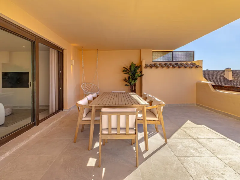 Located in the sought-after community of Las Lomas del Conde Luque, this beautifully positioned 2-bedroom, 2-bathroom apartment offers generous outdoor living, open views, and an unbeatable location close to amenities.