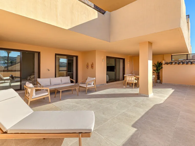 Located in the sought-after community of Las Lomas del Conde Luque, this beautifully positioned 2-bedroom, 2-bathroom apartment offers generous outdoor living, open views, and an unbeatable location close to amenities.