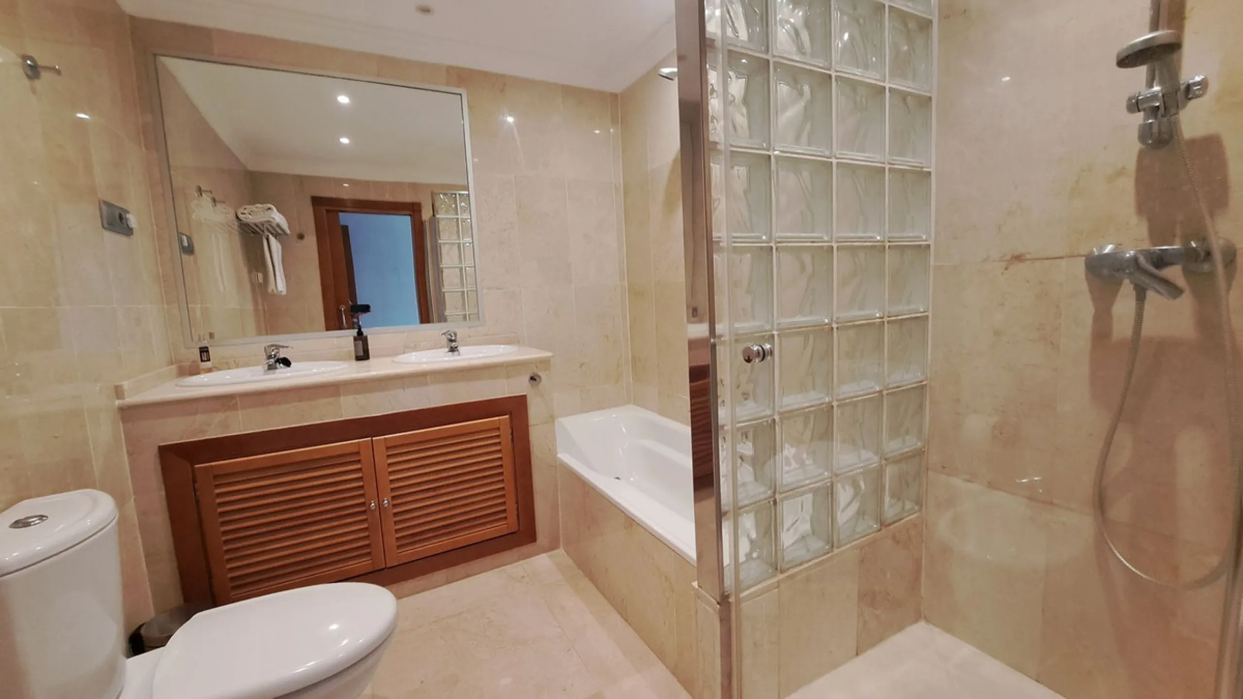 Apartment - Middle Floor Apartment в продаже в Marbella, Málaga. В доме 2 спален и 2 ванных комнат. Площадь дома 88 м²