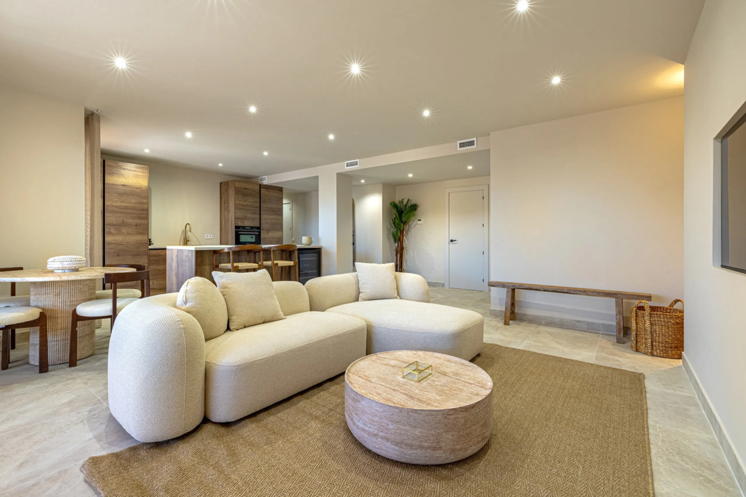 Located in the sought-after community of Las Lomas del Conde Luque, this beautifully positioned 2-bedroom, 2-bathroom apartment offers generous outdoor living, open views, and an unbeatable location close to amenities.