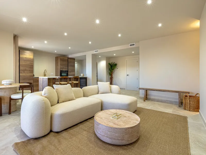 Located in the sought-after community of Las Lomas del Conde Luque, this beautifully positioned 2-bedroom, 2-bathroom apartment offers generous outdoor living, open views, and an unbeatable location close to amenities.