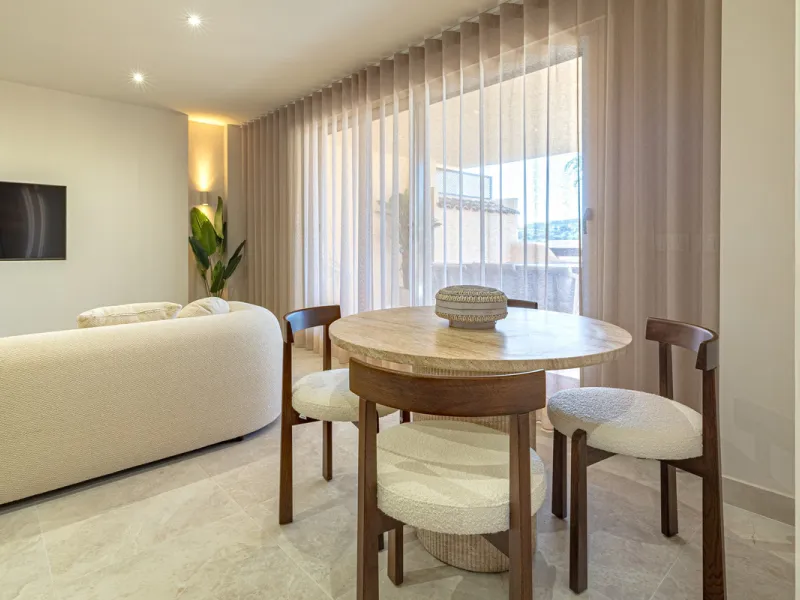 Located in the sought-after community of Las Lomas del Conde Luque, this beautifully positioned 2-bedroom, 2-bathroom apartment offers generous outdoor living, open views, and an unbeatable location close to amenities.