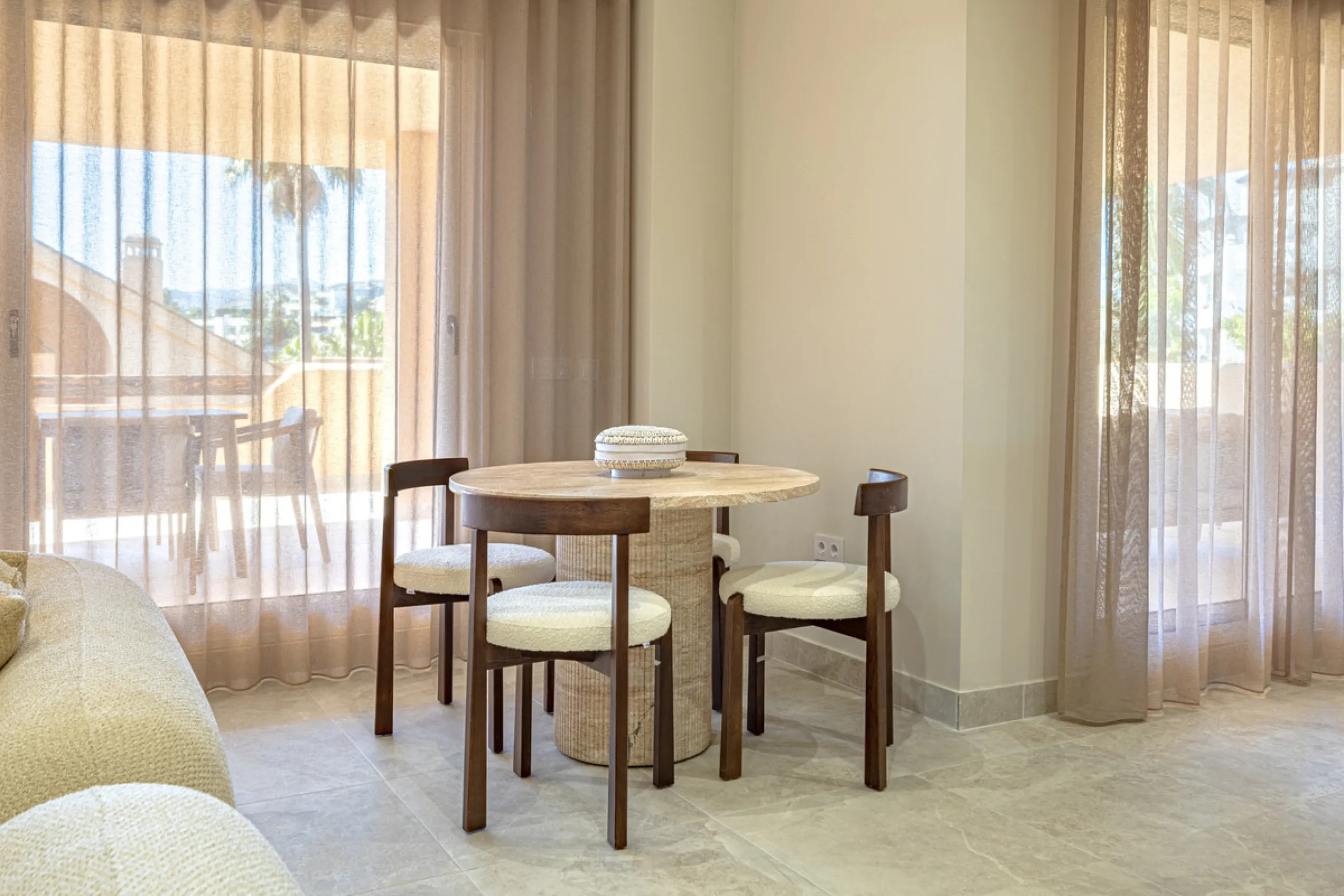 Located in the sought-after community of Las Lomas del Conde Luque, this beautifully positioned 2-bedroom, 2-bathroom apartment offers generous outdoor living, open views, and an unbeatable location close to amenities.