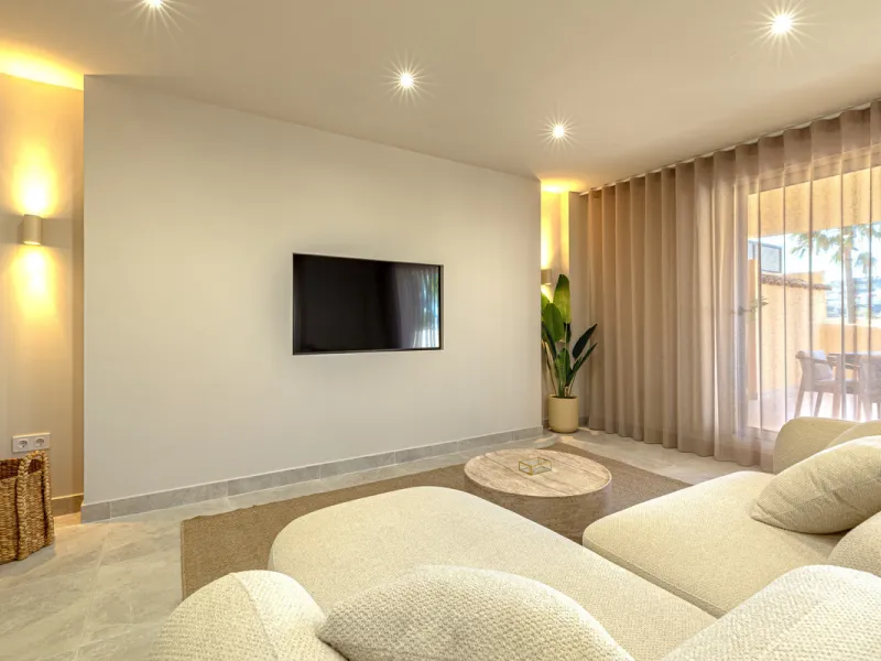 Located in the sought-after community of Las Lomas del Conde Luque, this beautifully positioned 2-bedroom, 2-bathroom apartment offers generous outdoor living, open views, and an unbeatable location close to amenities.