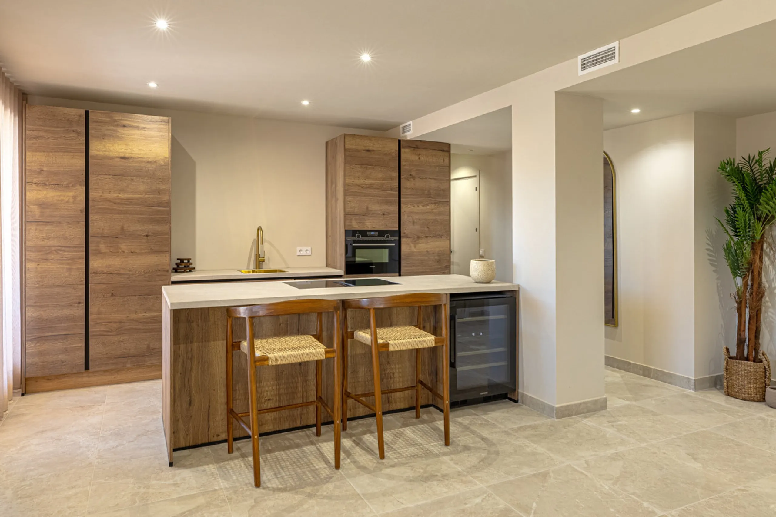 Located in the sought-after community of Las Lomas del Conde Luque, this beautifully positioned 2-bedroom, 2-bathroom apartment offers generous outdoor living, open views, and an unbeatable location close to amenities.