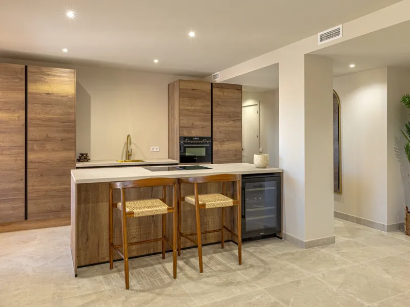 Located in the sought-after community of Las Lomas del Conde Luque, this beautifully positioned 2-bedroom, 2-bathroom apartment offers generous outdoor living, open views, and an unbeatable location close to amenities.
