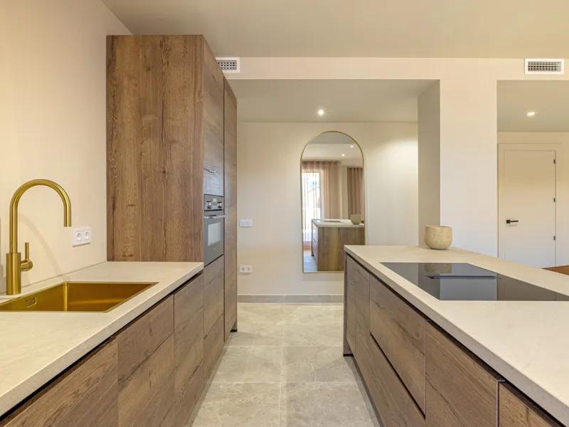Located in the sought-after community of Las Lomas del Conde Luque, this beautifully positioned 2-bedroom, 2-bathroom apartment offers generous outdoor living, open views, and an unbeatable location close to amenities.