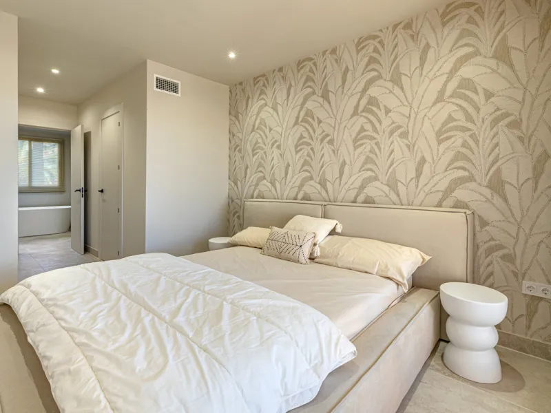 Located in the sought-after community of Las Lomas del Conde Luque, this beautifully positioned 2-bedroom, 2-bathroom apartment offers generous outdoor living, open views, and an unbeatable location close to amenities.