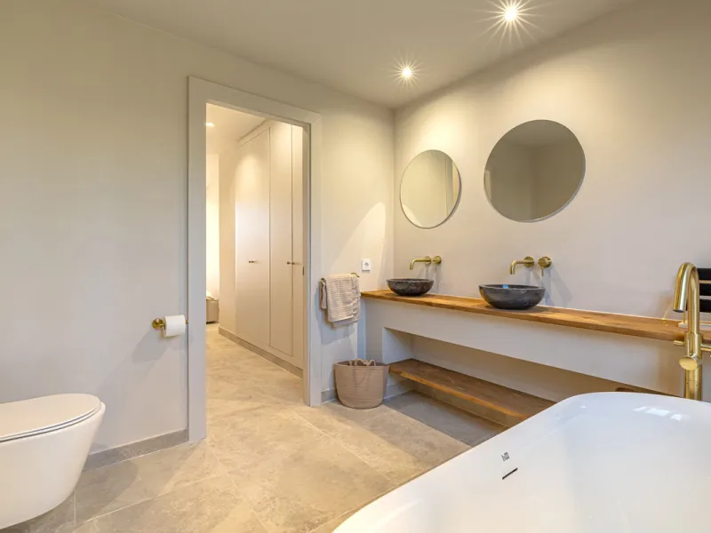 Located in the sought-after community of Las Lomas del Conde Luque, this beautifully positioned 2-bedroom, 2-bathroom apartment offers generous outdoor living, open views, and an unbeatable location close to amenities.