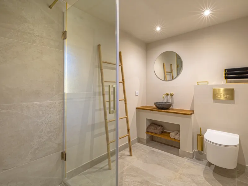 Located in the sought-after community of Las Lomas del Conde Luque, this beautifully positioned 2-bedroom, 2-bathroom apartment offers generous outdoor living, open views, and an unbeatable location close to amenities.