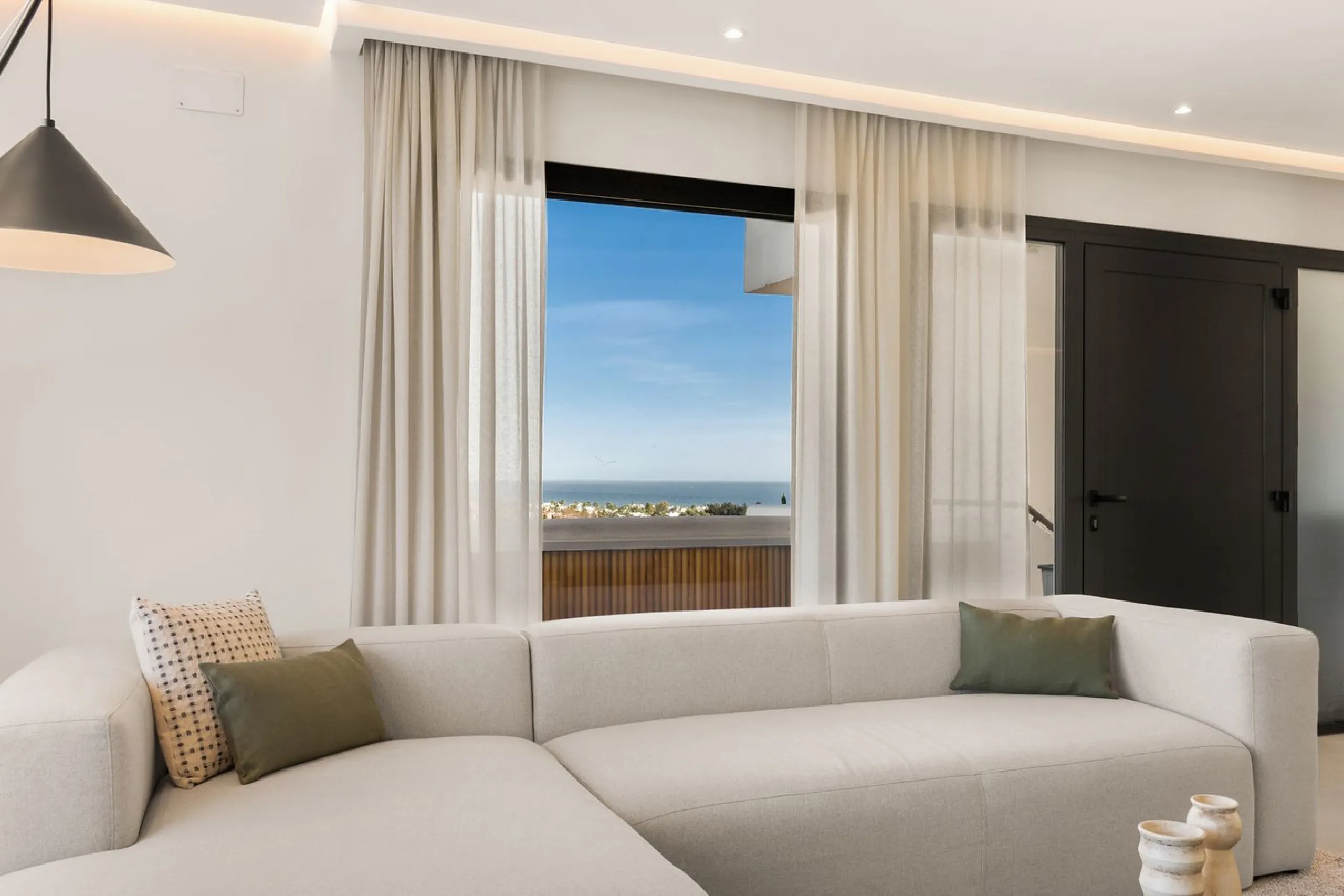 Stylish Renovated Apartment with Sea & Mountain Views