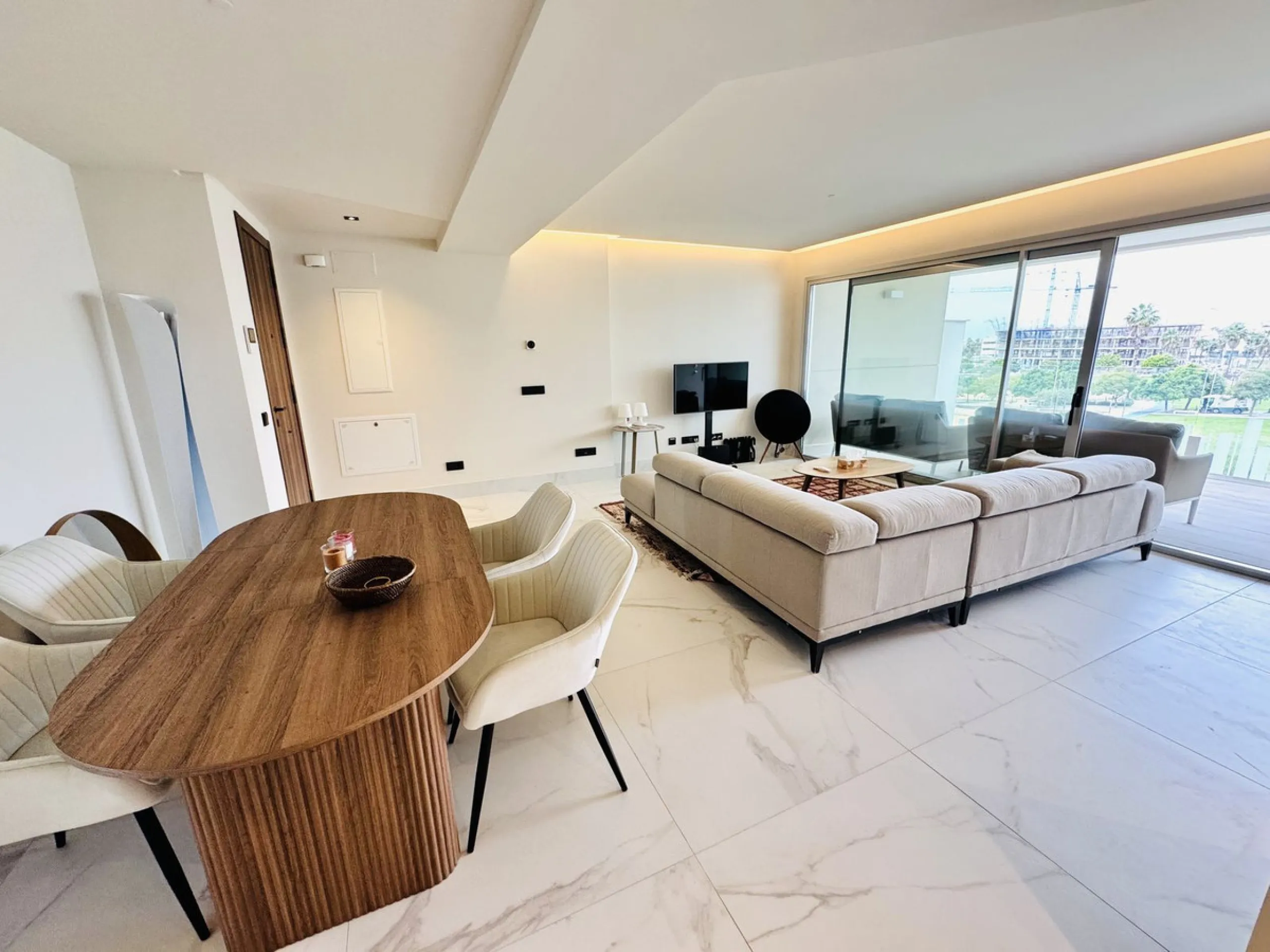 This apartment offers sea and park views in the new MARE complex in San Pedro.