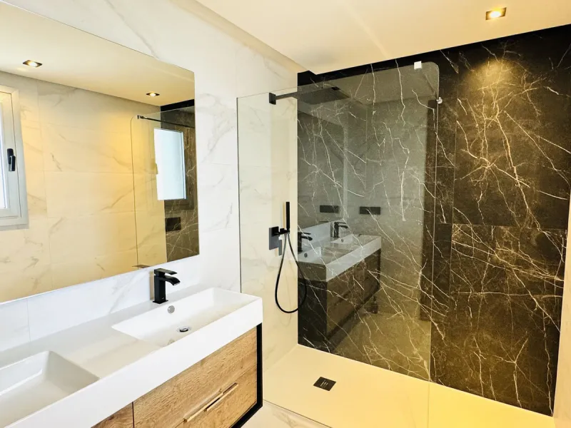 This apartment offers sea and park views in the new MARE complex in San Pedro.