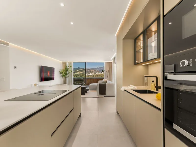 Stylish Renovated Apartment with Sea & Mountain Views