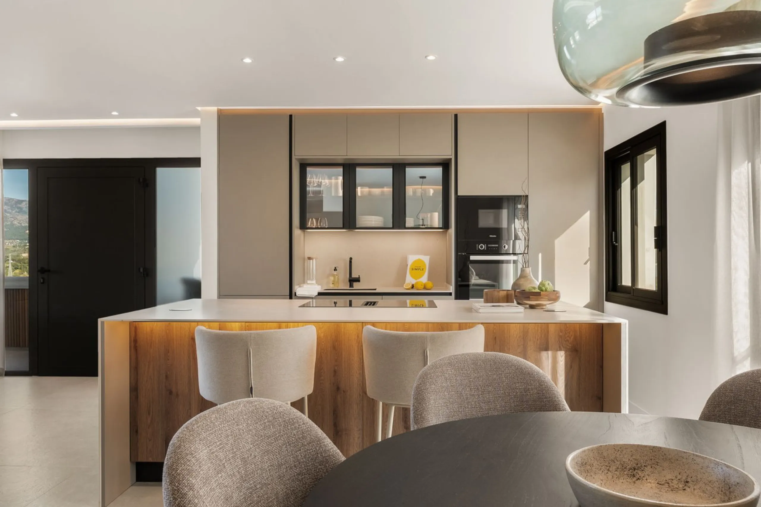 Stylish Renovated Apartment with Sea & Mountain Views