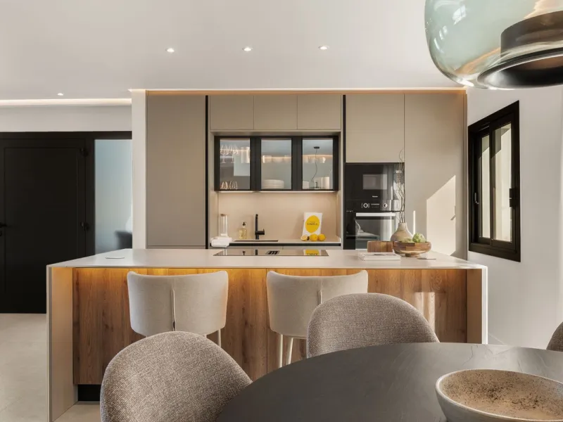 Stylish Renovated Apartment with Sea & Mountain Views
