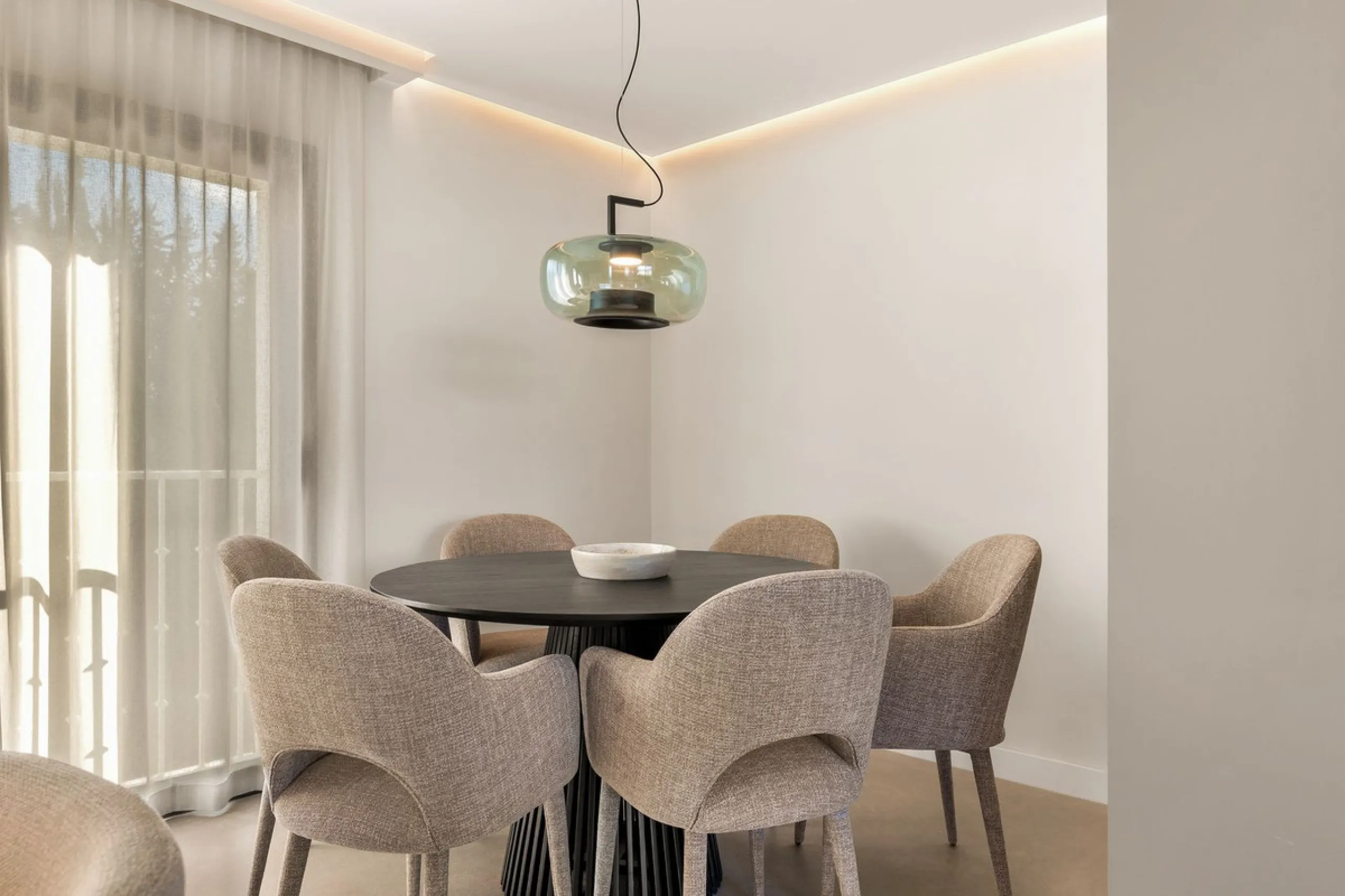 Stylish Renovated Apartment with Sea & Mountain Views