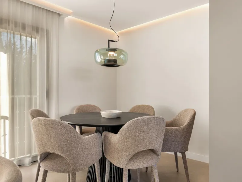 Stylish Renovated Apartment with Sea & Mountain Views
