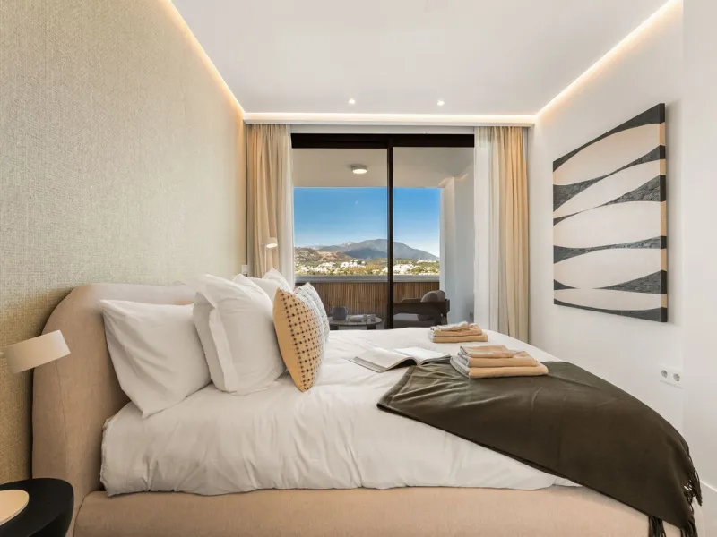 Stylish Renovated Apartment with Sea & Mountain Views