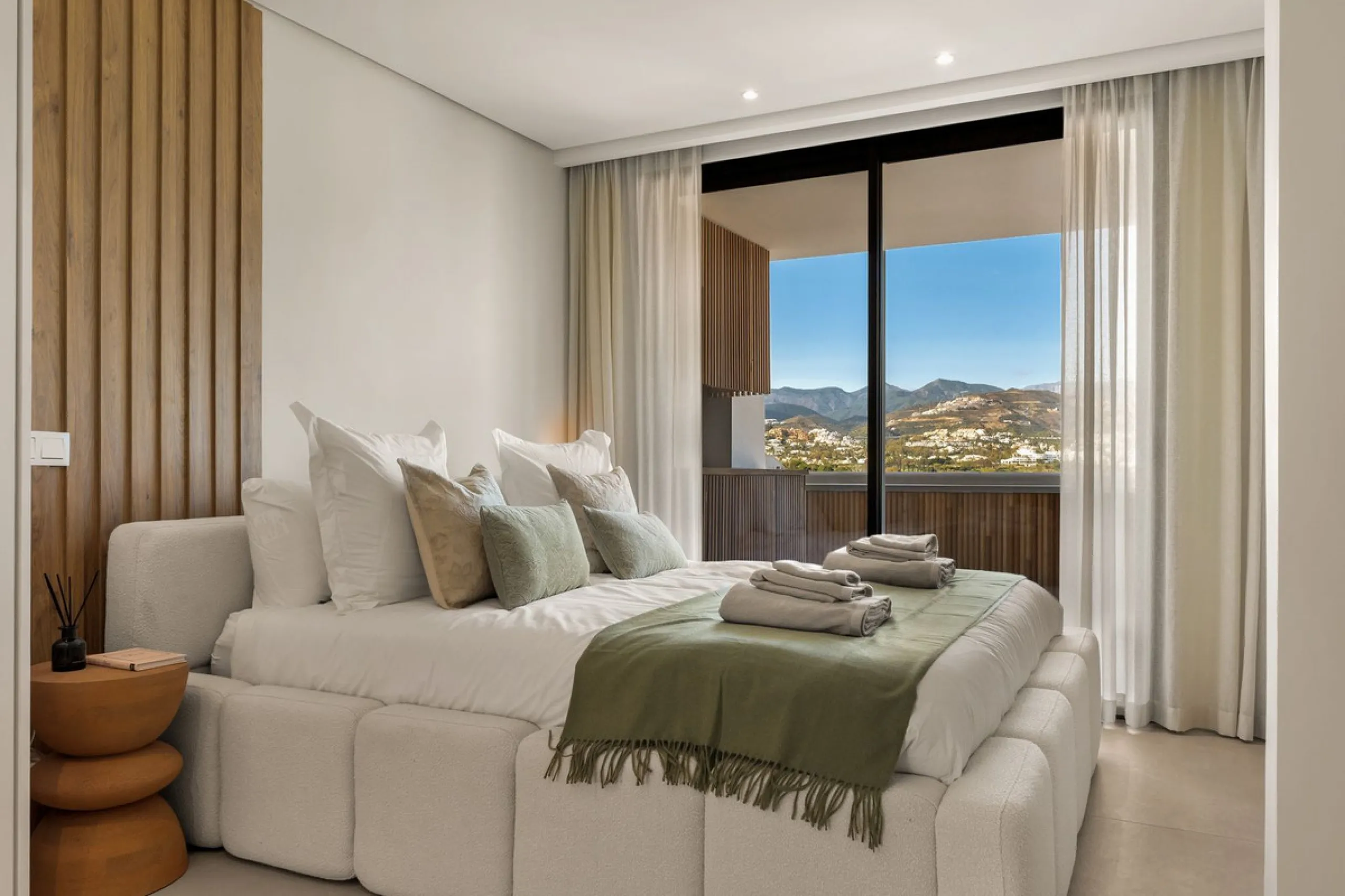 Stylish Renovated Apartment with Sea & Mountain Views