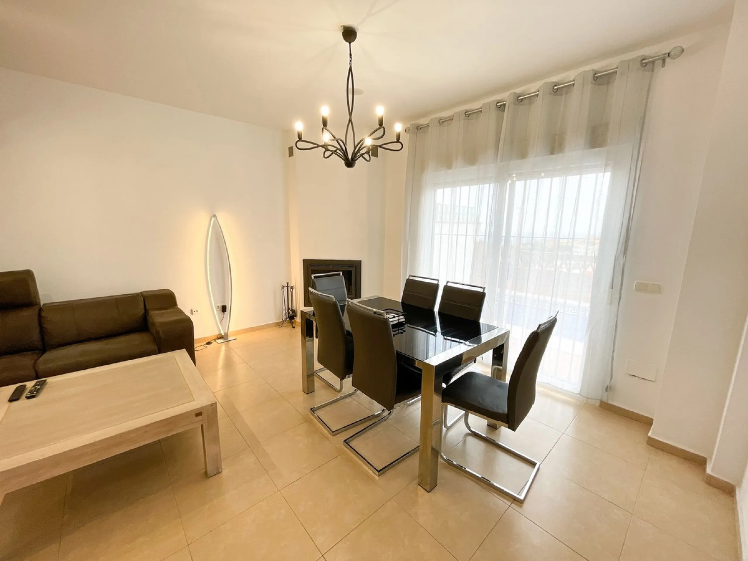 Magnificent semi-detached house for sale with sea views, located in one of the most sought-after areas of Benalmádena Pueblo, very close to the Buddhist Stupa.
