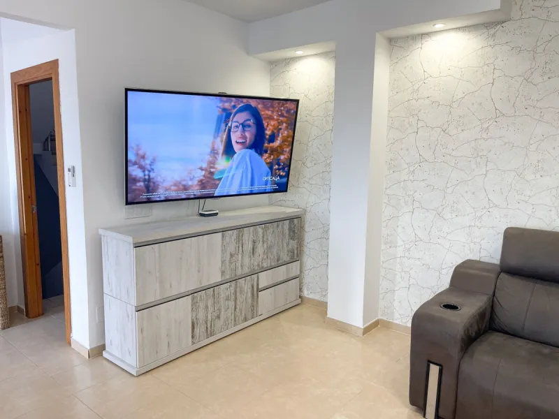 Magnificent semi-detached house for sale with sea views, located in one of the most sought-after areas of Benalmádena Pueblo, very close to the Buddhist Stupa.
