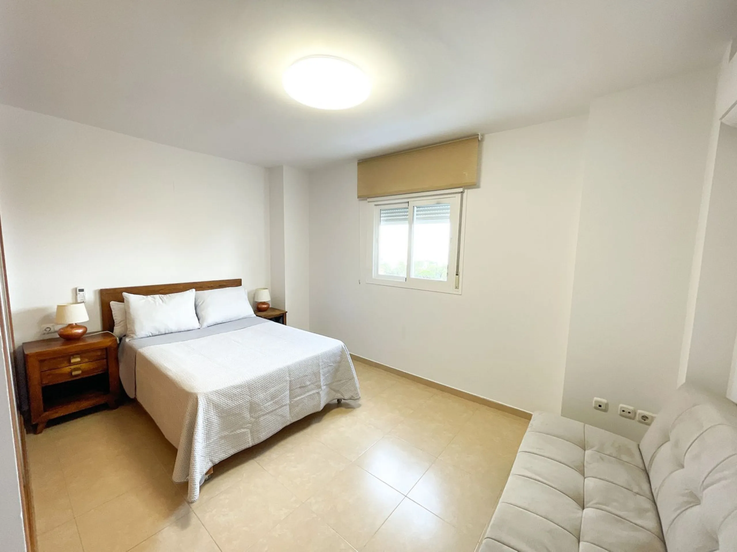 Magnificent semi-detached house for sale with sea views, located in one of the most sought-after areas of Benalmádena Pueblo, very close to the Buddhist Stupa.