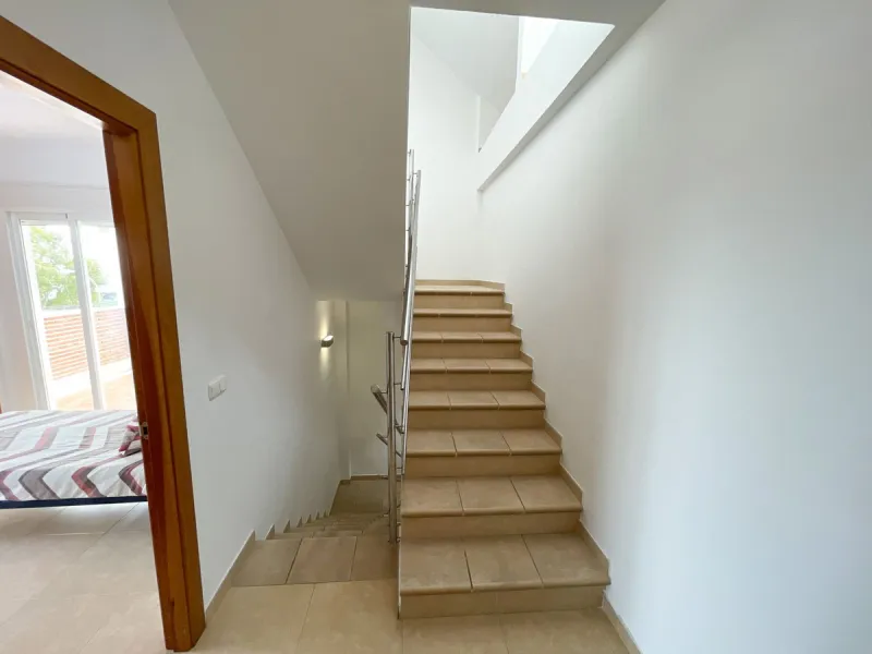 Magnificent semi-detached house for sale with sea views, located in one of the most sought-after areas of Benalmádena Pueblo, very close to the Buddhist Stupa.