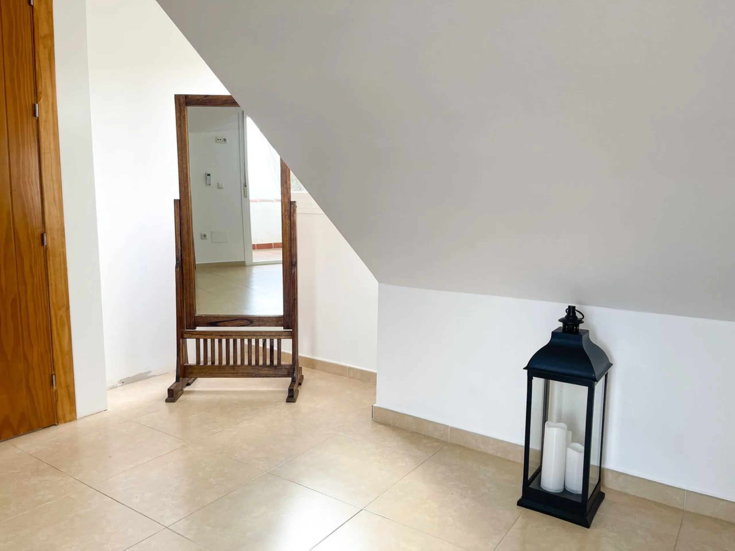 Magnificent semi-detached house for sale with sea views, located in one of the most sought-after areas of Benalmádena Pueblo, very close to the Buddhist Stupa.