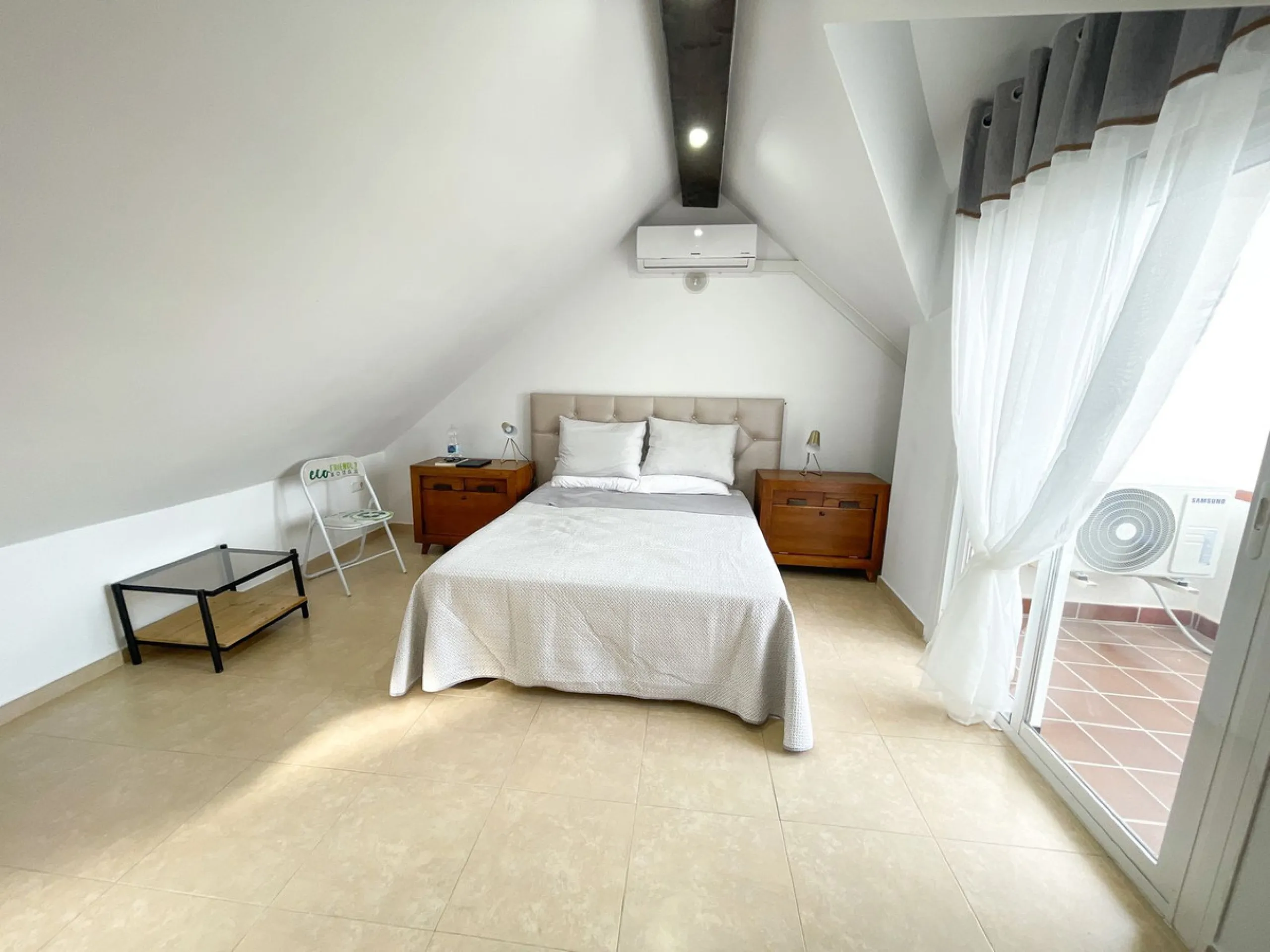 Magnificent semi-detached house for sale with sea views, located in one of the most sought-after areas of Benalmádena Pueblo, very close to the Buddhist Stupa.