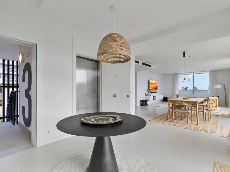 Luxury Penthouse with Panoramic Mediterranean Views – Southwest Orientation